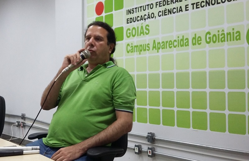 O palestrante destacou que as pessoas estão precisando se relacionar mais afetivamente e fora do mundo virtual O palestrante destacou que as pessoas estão precisando se relacionar mais afetivamente e fora do mundo virtual